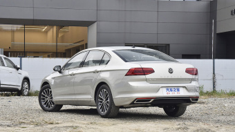 VW Magotan Deluxe 330TSI DSG
